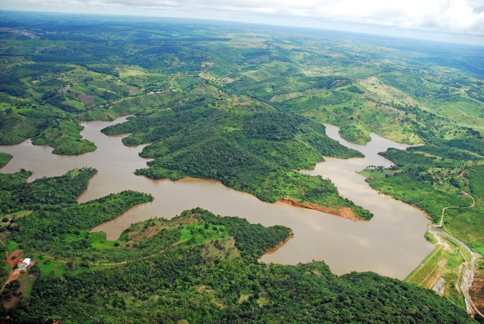 João Azevêdo anuncia R$ 156 milhões para barragens na Paraíba