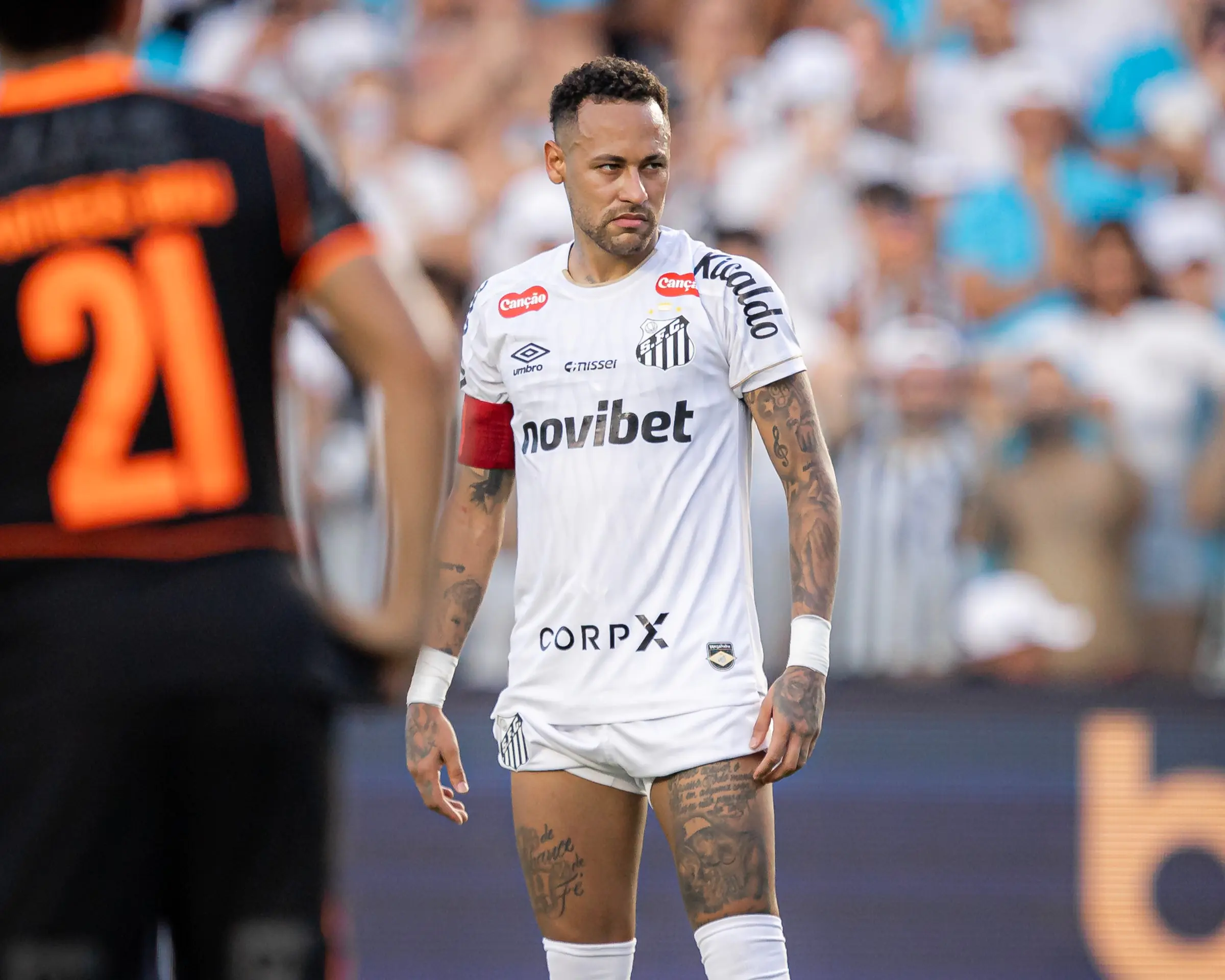 Neymar critica gramado da Vila após Santos x Corinthians