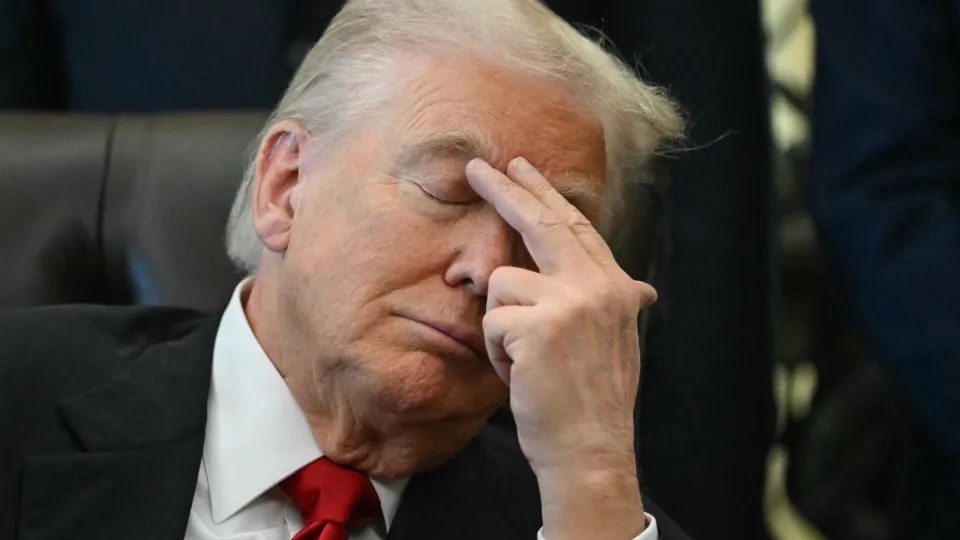 Trump anuncia tarifa global de 10% após decisão da Suprema Corte