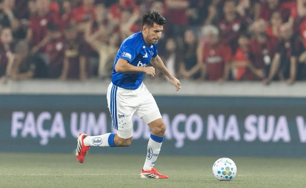Cruzeiro perde para Athletico-PR e é lanterna do Brasileirão