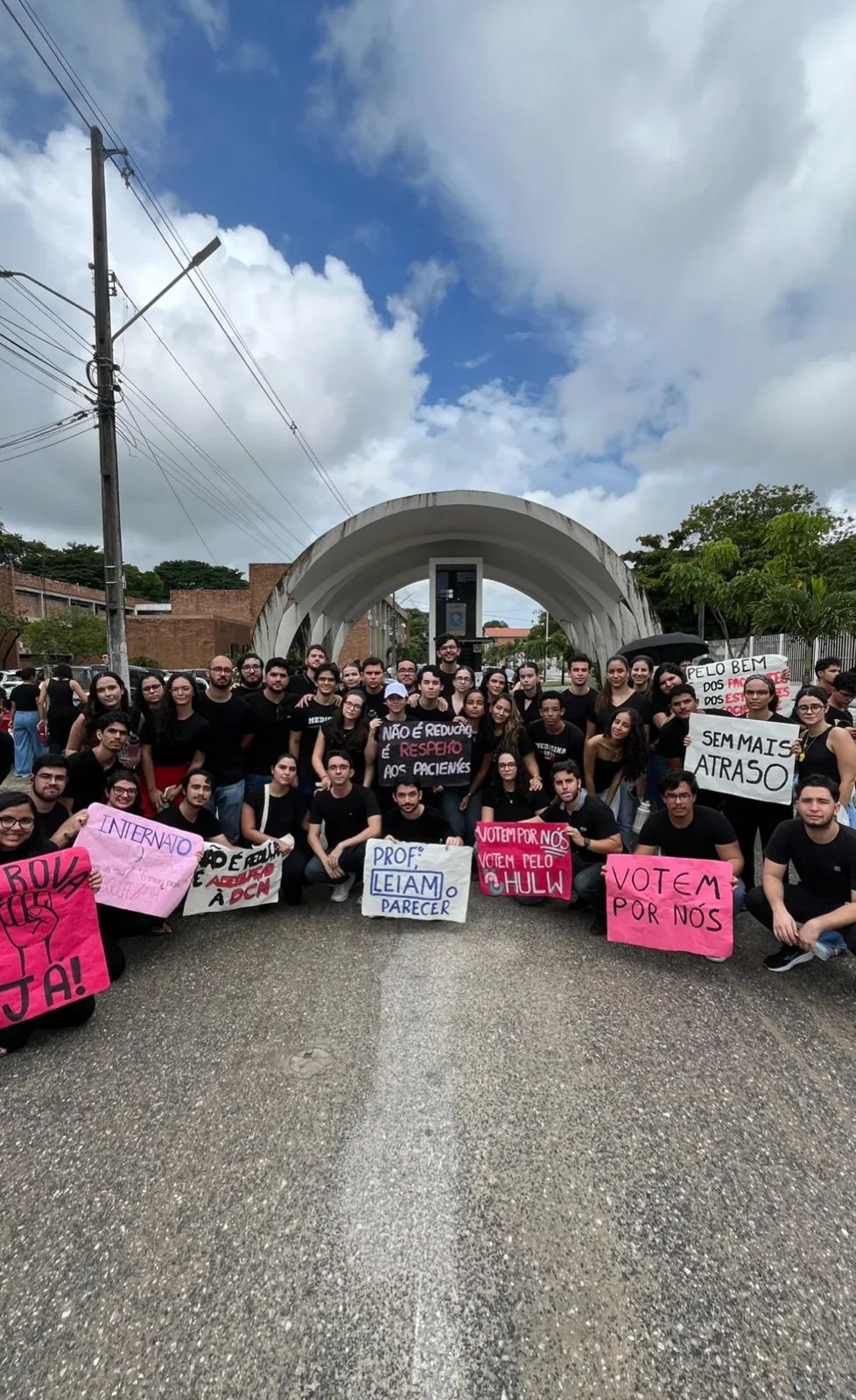 Estudantes de medicina da UFPB protestam contra superlotação no internato