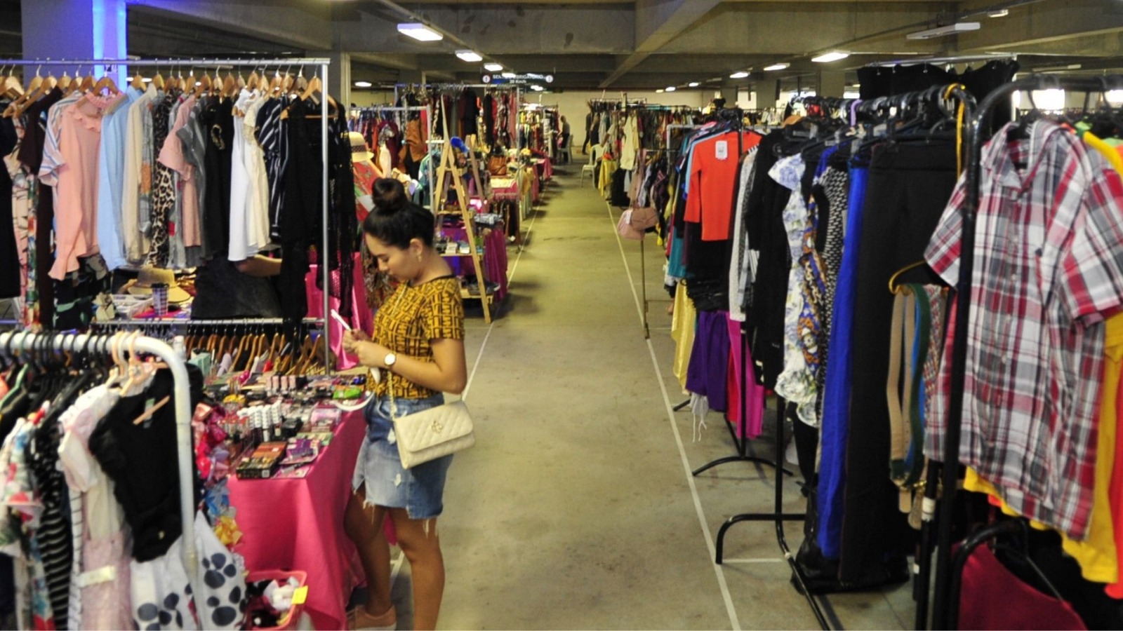 Governo prorroga por 90 dias portaria sobre trabalho em feriados no comércio