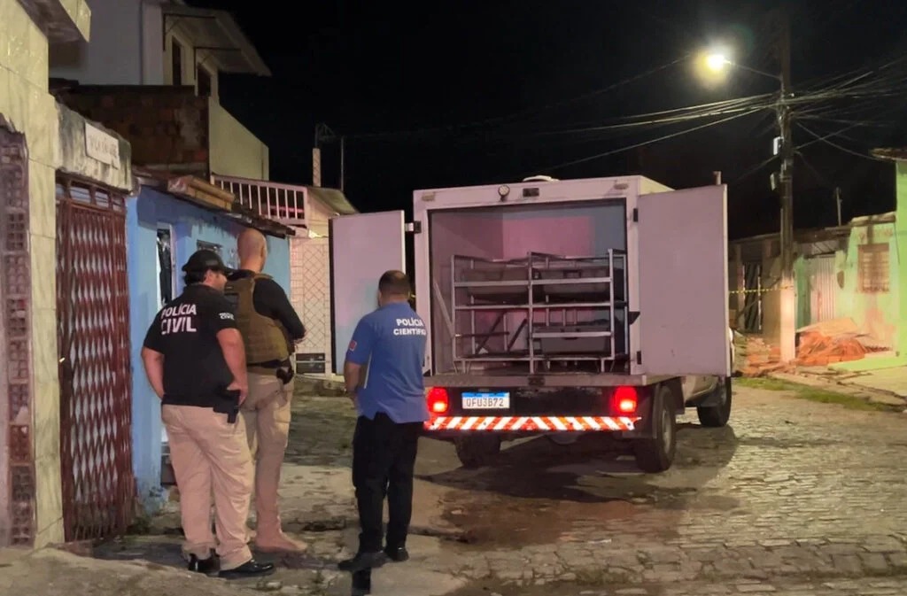 Falsos policiais executam homem a tiros dentro de casa em Bayeux