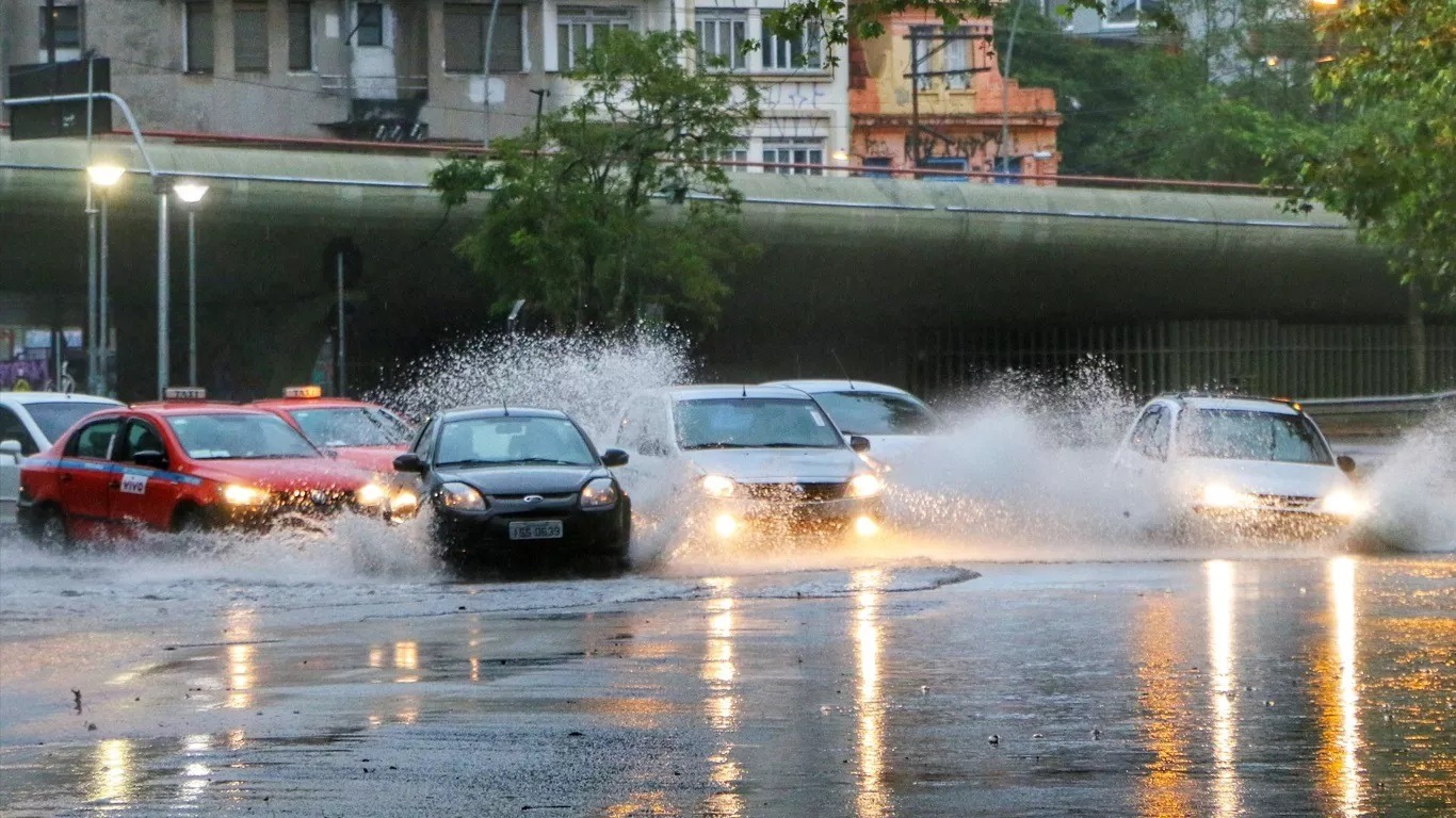 Inmet mantém alertas de chuvas intensas e amplia aviso de grande perigo na Paraíba