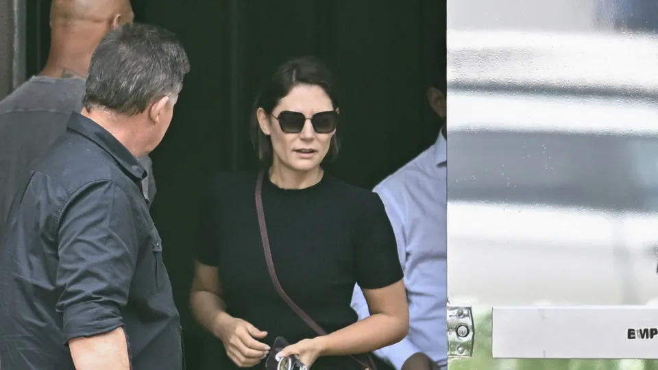 Michelle Bolsonaro comemora prisão domiciliar de Bolsonaro