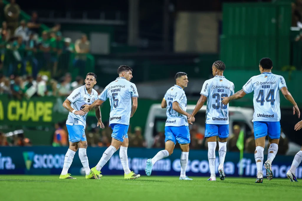 Grêmio empata com Chapecoense e segue no G7 do Brasileirão