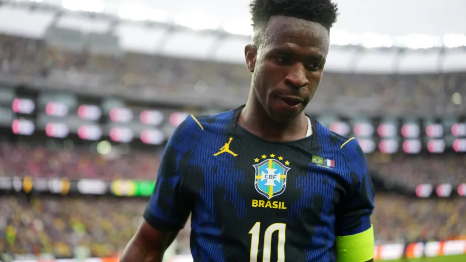 Brasil perde para França em amistoso antes da Copa