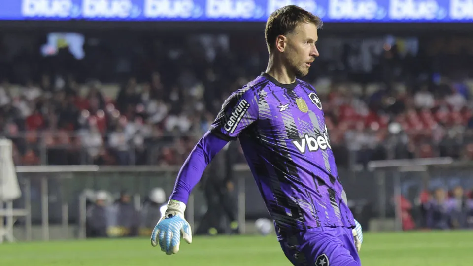 Botafogo recebe sondagens por goleiro Neto após falhas