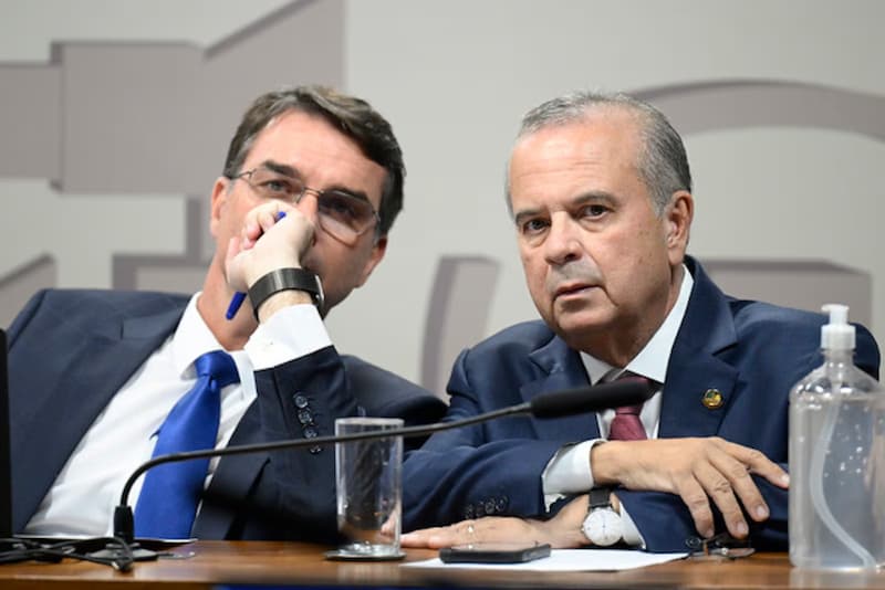 PL adia definição de vice para chapa de Flávio Bolsonaro