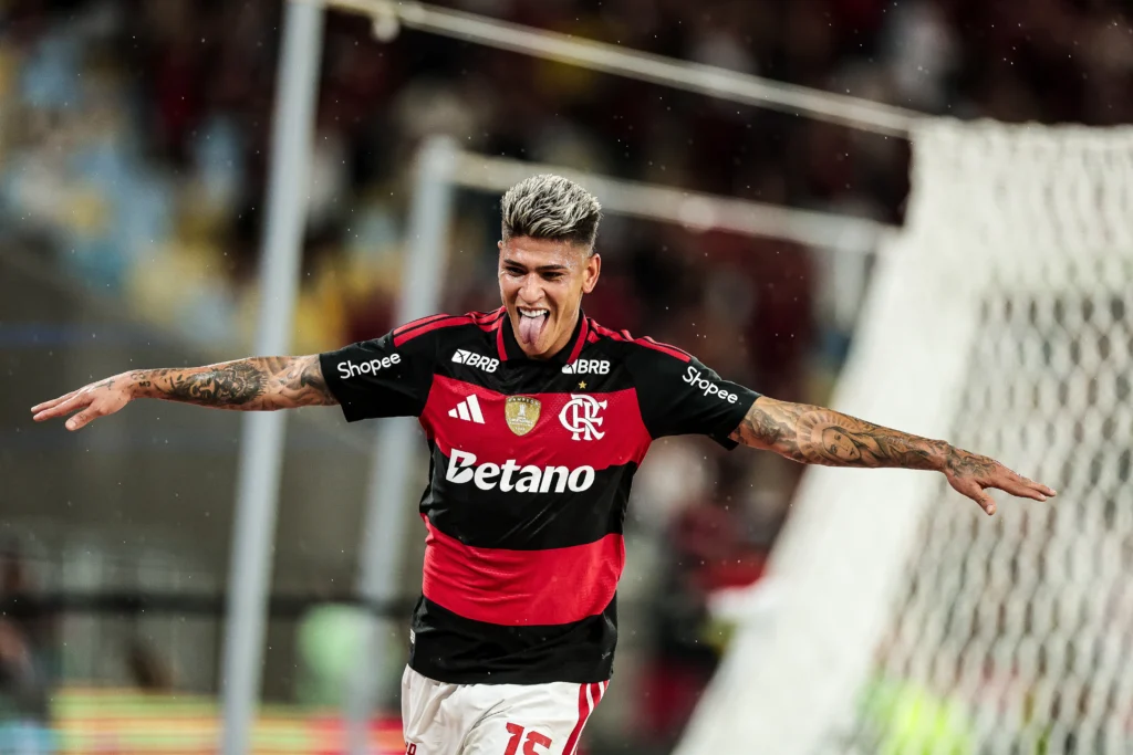 Flamengo vence Cruzeiro por 2 a 0 e sobe na tabela do Brasileirão