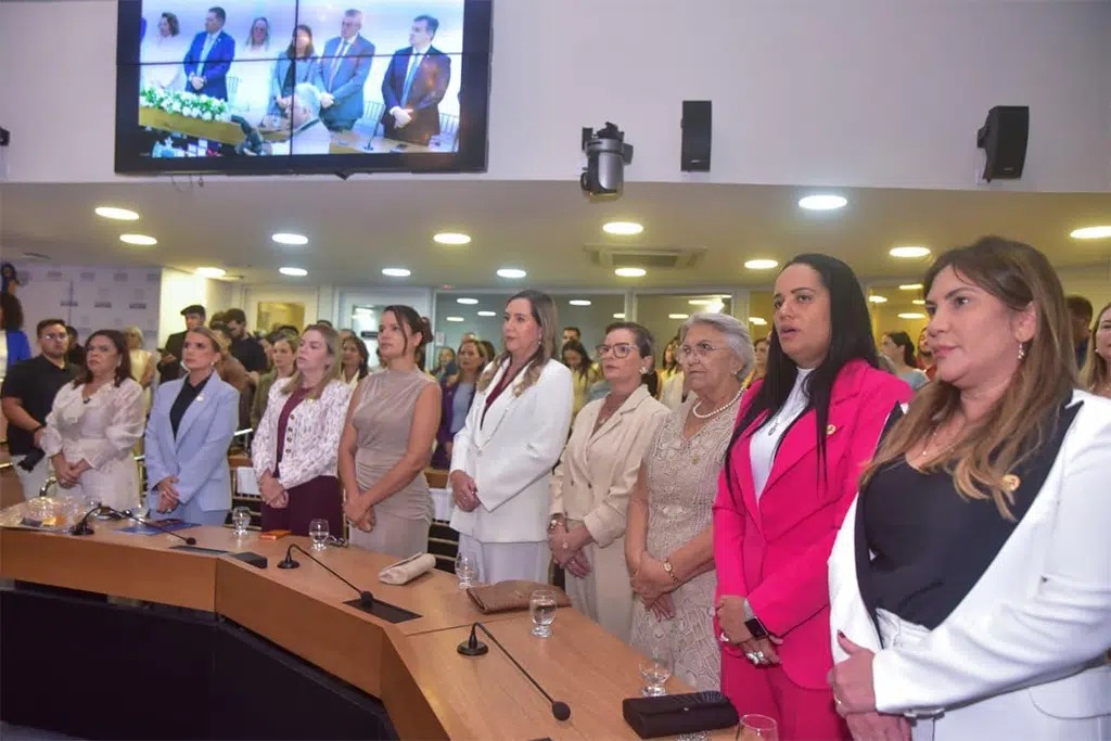 ALPB homenageia 54 prefeitas com Medalha Epitácio Pessoa