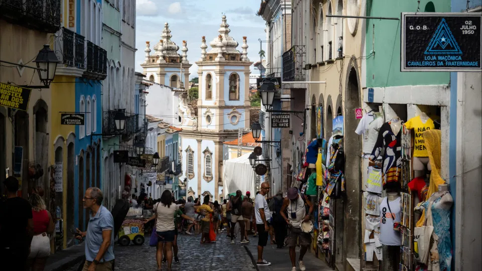 Brasil é o 7º país mais feliz em ranking global de 2026