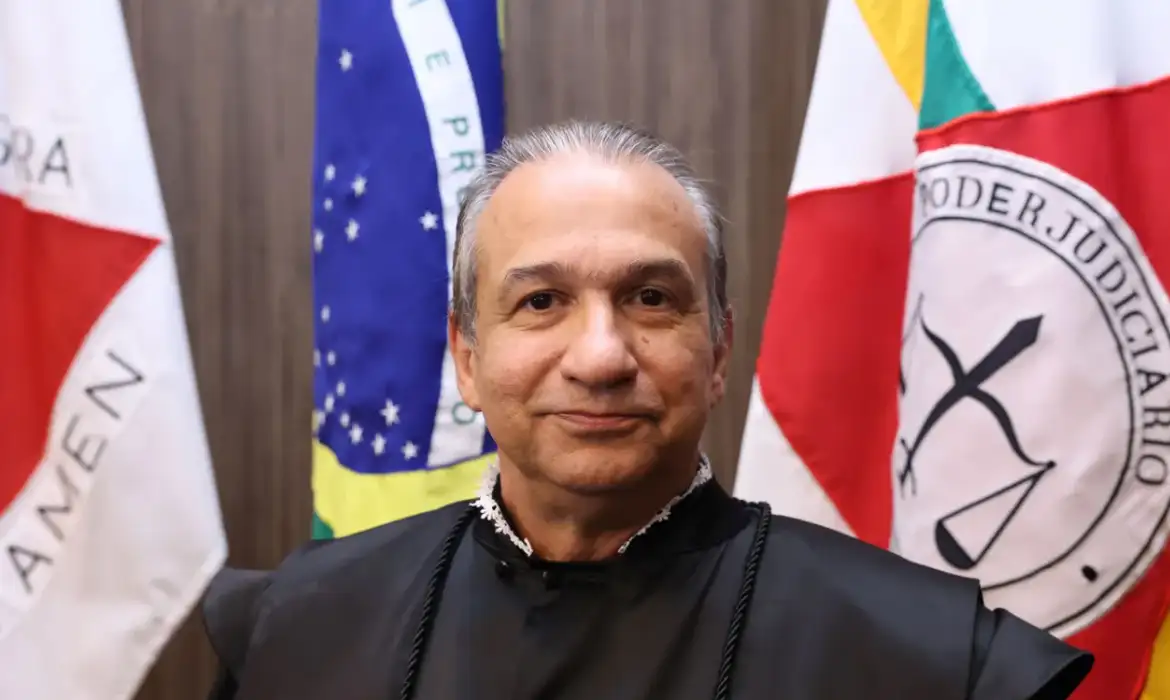 CNJ afasta desembargador do TJMG após denúncias