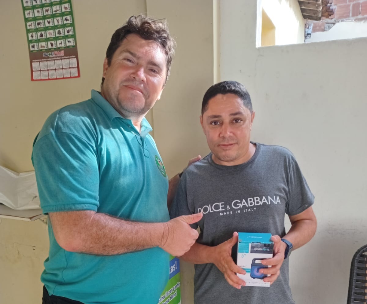 Manhã 95 sorteia caixinha de som para ouvinte em Guarabira