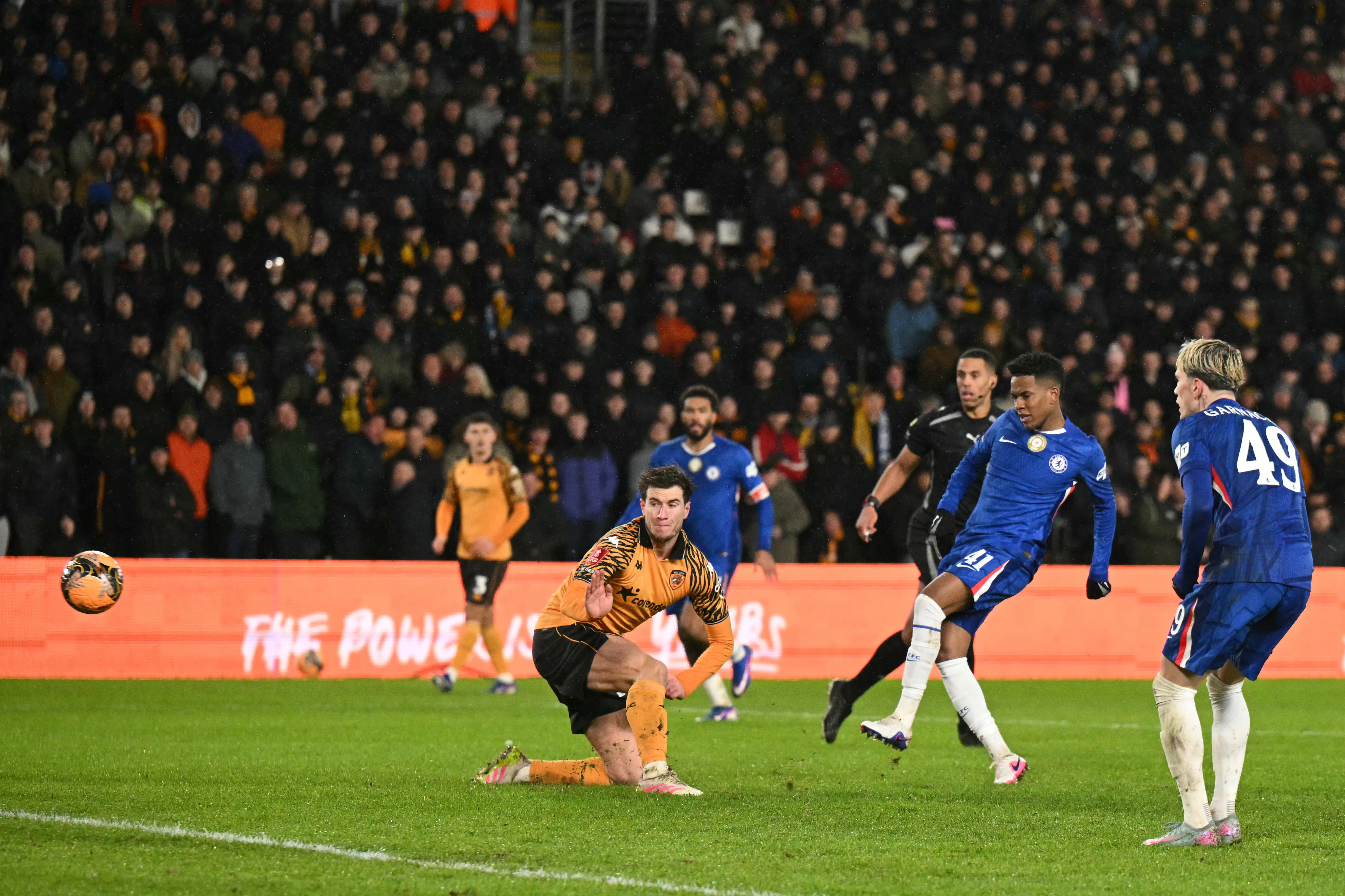 Chelsea goleia Hull City e avança na Copa da Inglaterra
