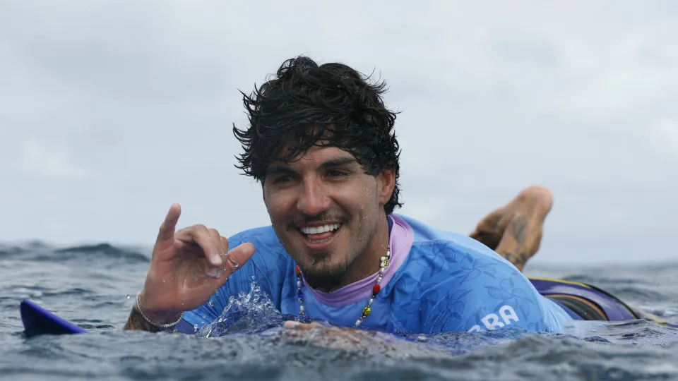 Gabriel Medina escolhe Adriano como técnico para 2026