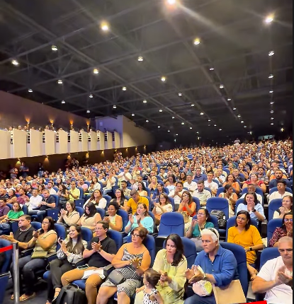 João Azevêdo empossa 1.000 professores da rede estadual