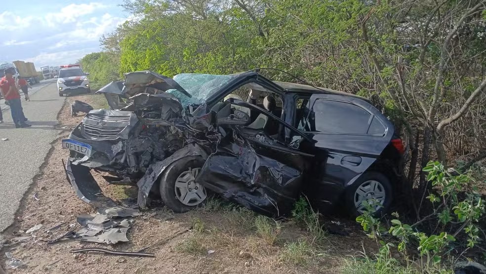 Colisão entre três carros deixa seis feridos na BR-230, no interior da Paraíba