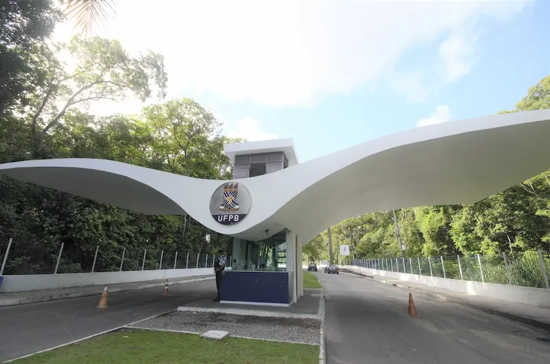 TAEs da UFPB aprovam greve no Campus I a partir de segunda