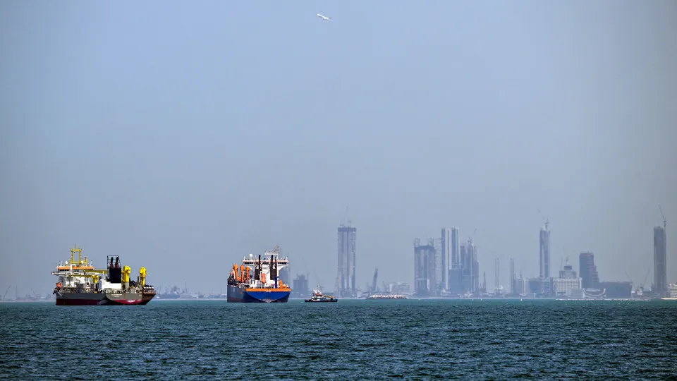 Trump pressiona aliados por navios em Hormuz, mas enfrenta resistência