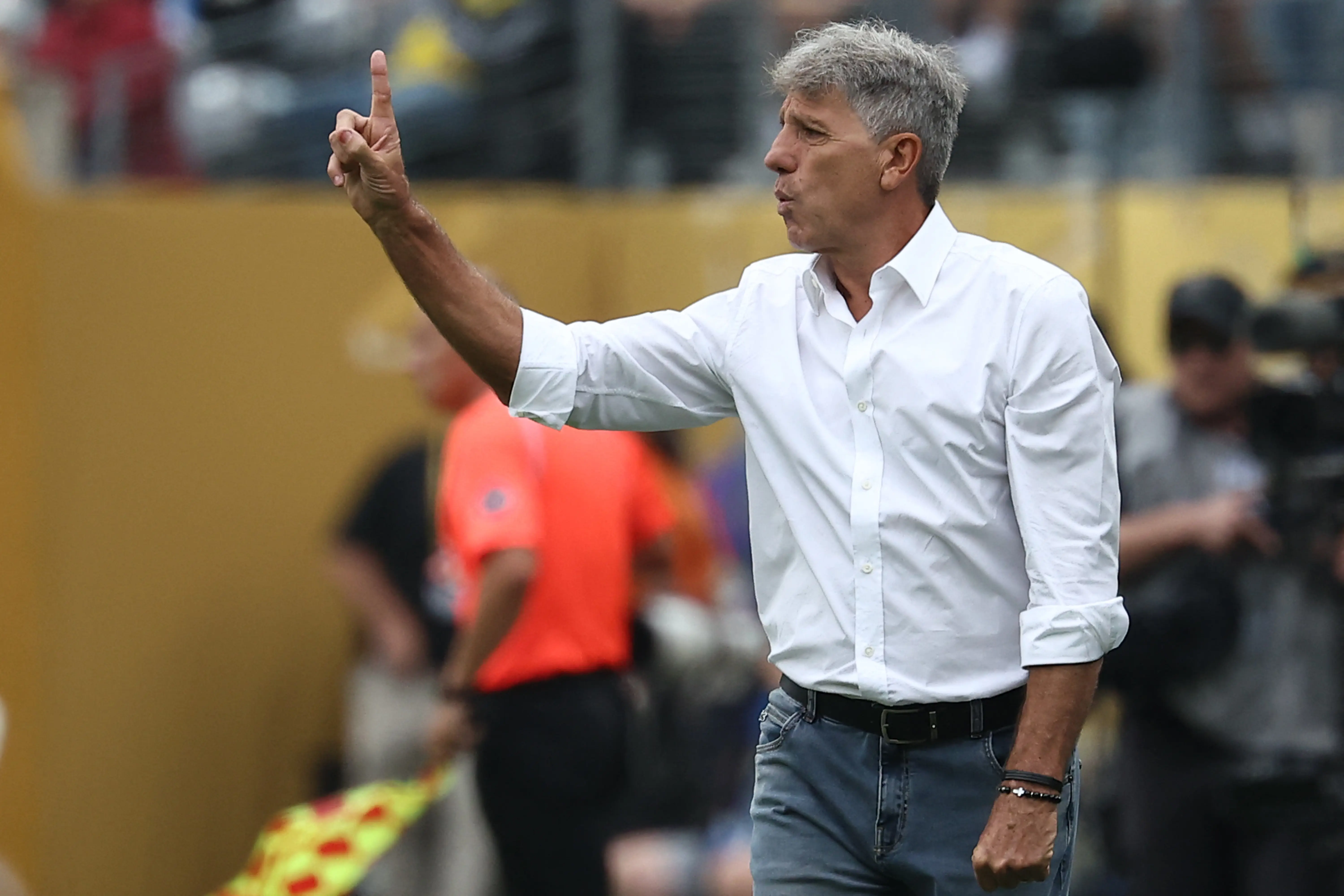 Vasco negocia com Renato Gaúcho após demitir Diniz