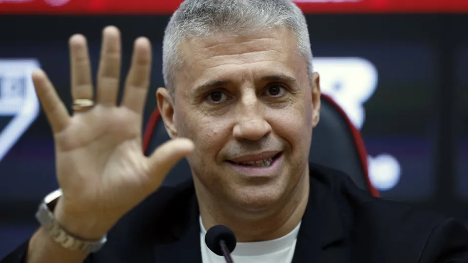 São Paulo demite Crespo; Série A tem 5 técnicos demitidos em 2026